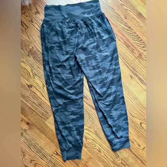 Athleta Salutation Camo Jogger - Picture 6 of 9